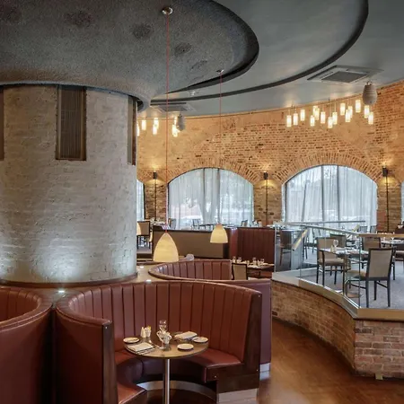 Doubletree By Hilton Centre 4*