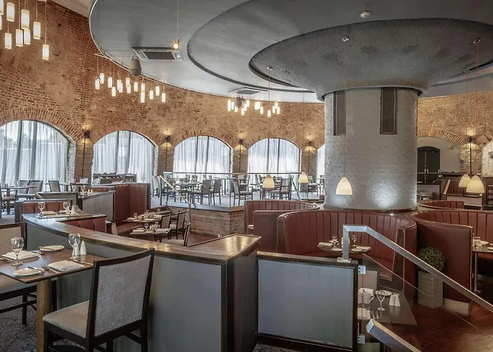 Doubletree By Hilton Centre Отель Бристоль