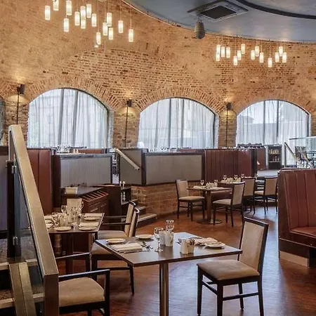 Doubletree By Hilton Centre Hotel