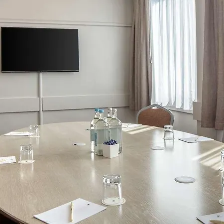 Doubletree By Hilton Centre Hotel 4*