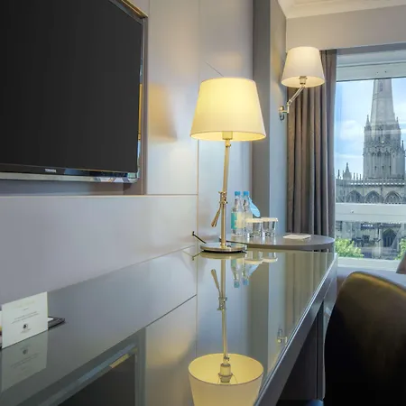 Doubletree By Hilton Centre 4*