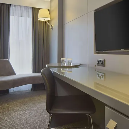 Doubletree By Hilton Centre بريستول