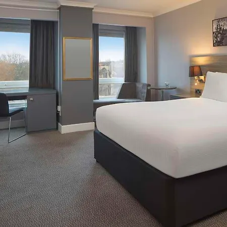 Doubletree By Hilton Centre Hotel